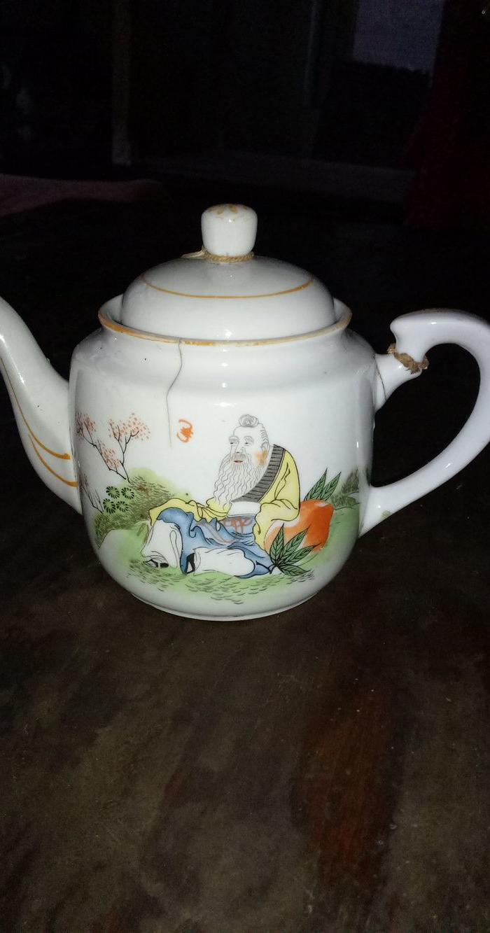 民国人物粉彩小茶壶.