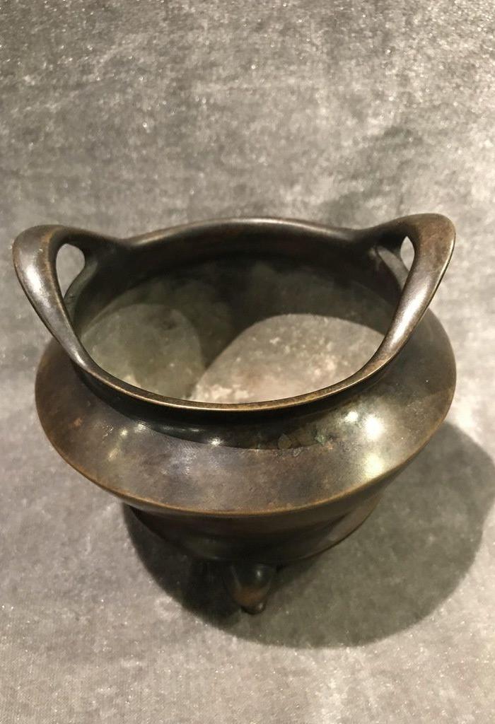 三足双耳铜香炉