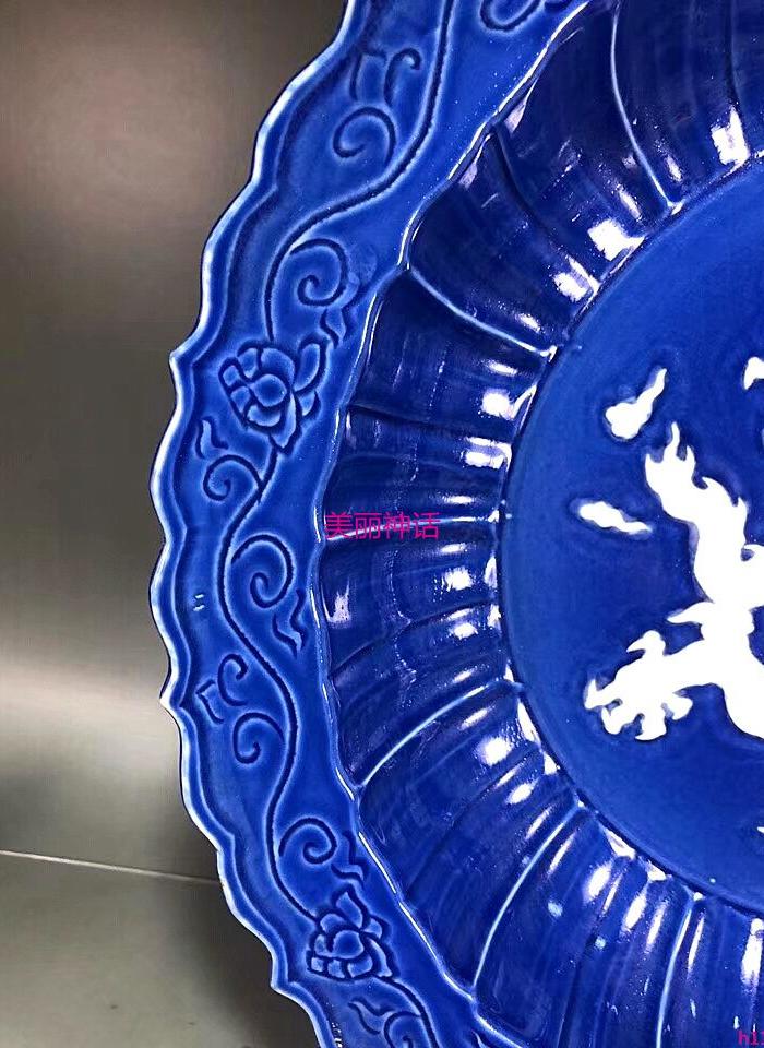 明宣德祭蓝釉克白龙纹葵口折沿盘