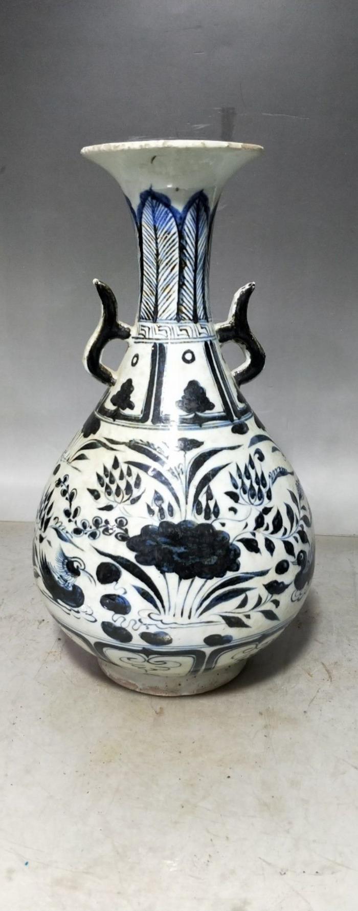 元青花鸳鸯戏水双耳瓶