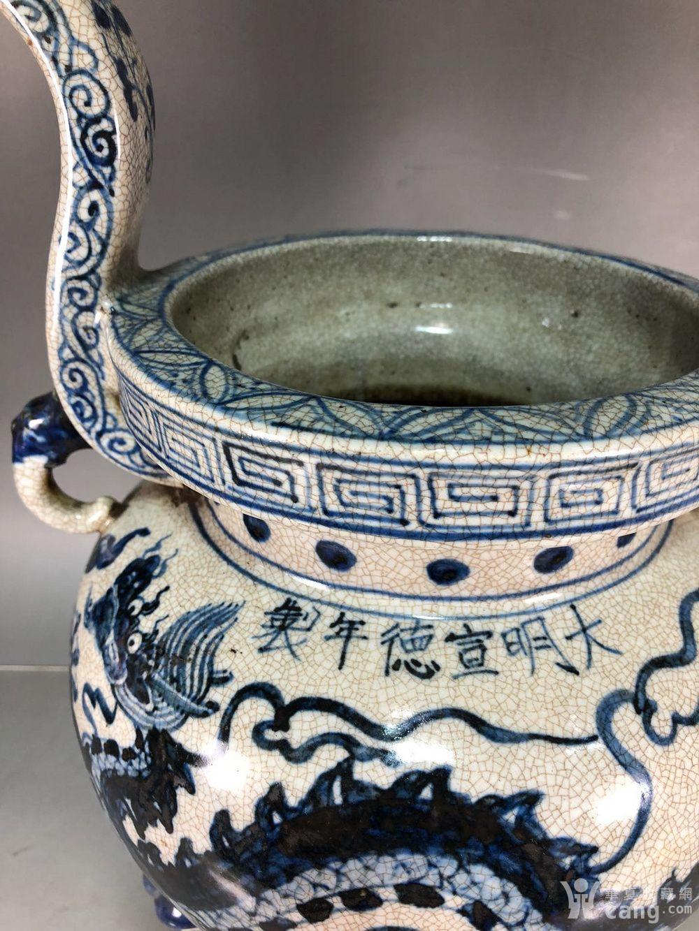 明代青花开片龙纹香炉