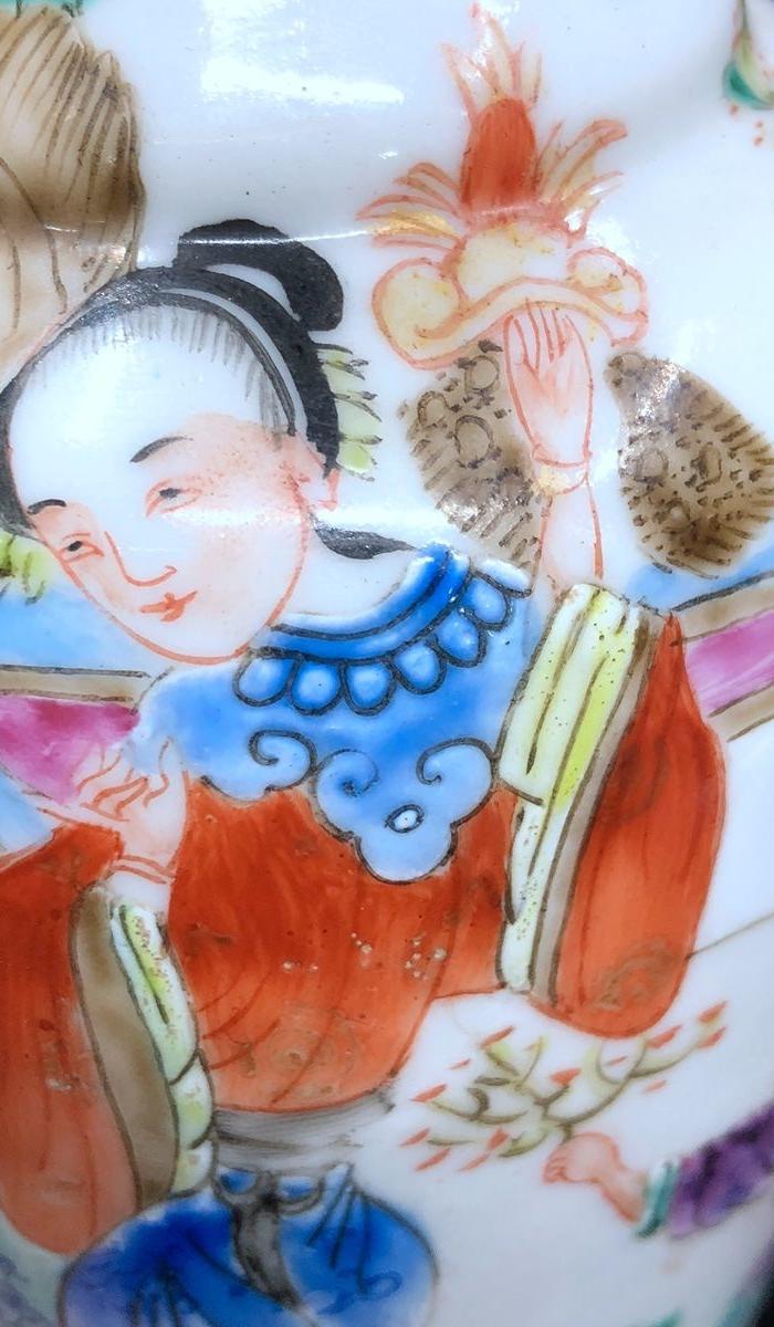 粉彩人物观音瓶