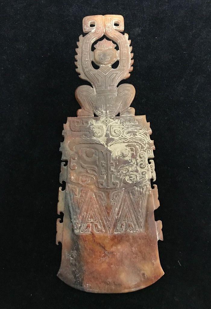 和田玉人物瑞兽玉斧