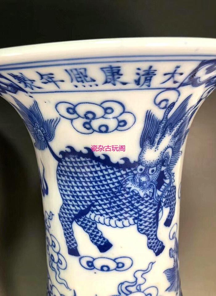 清康熙青花麒麟纹花觚