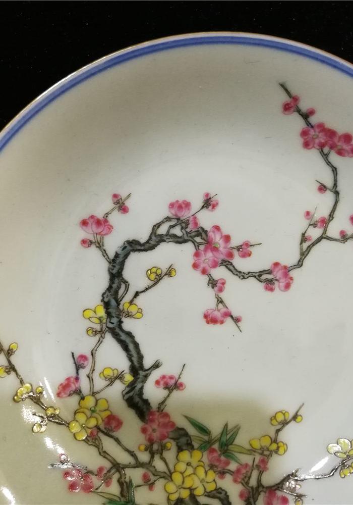 粉彩梅花盘