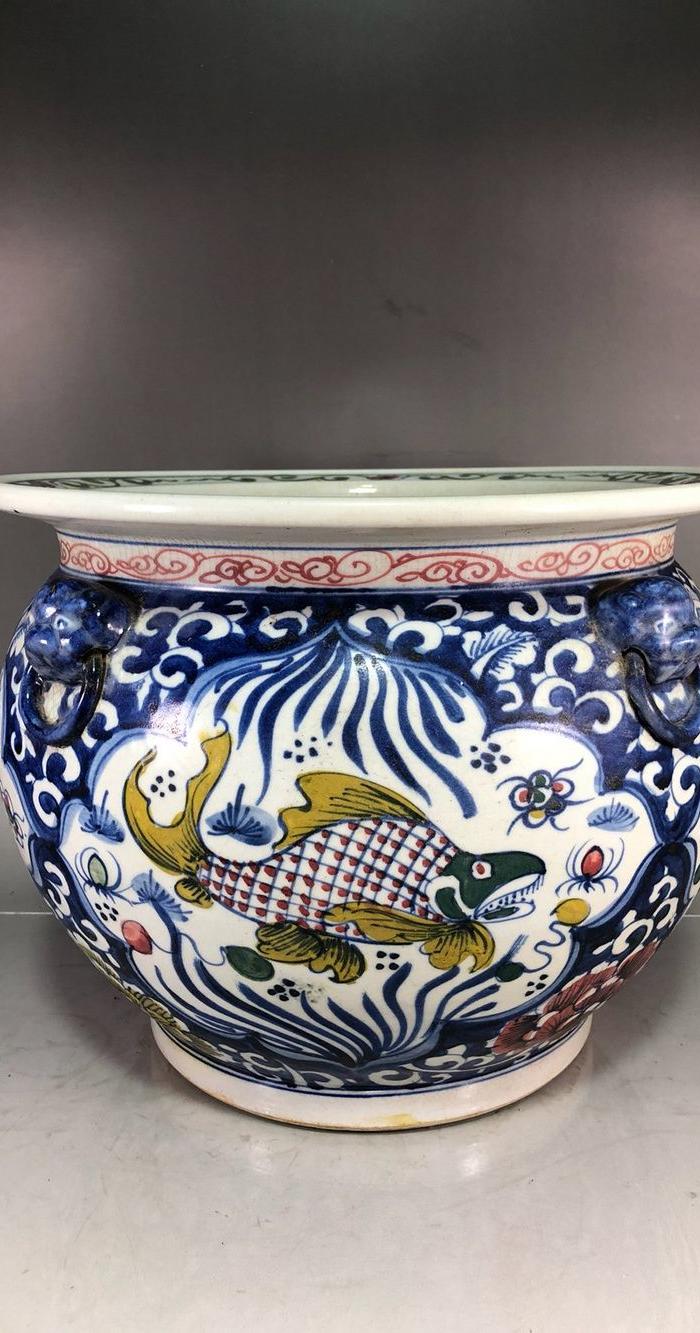 元代五彩开片鱼藻纹兽头罐