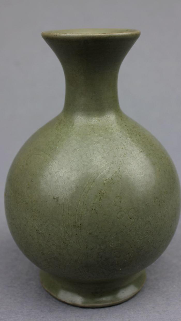 年代:宋代 艺术类别:单色釉 表现形式:瓶 品相:全品