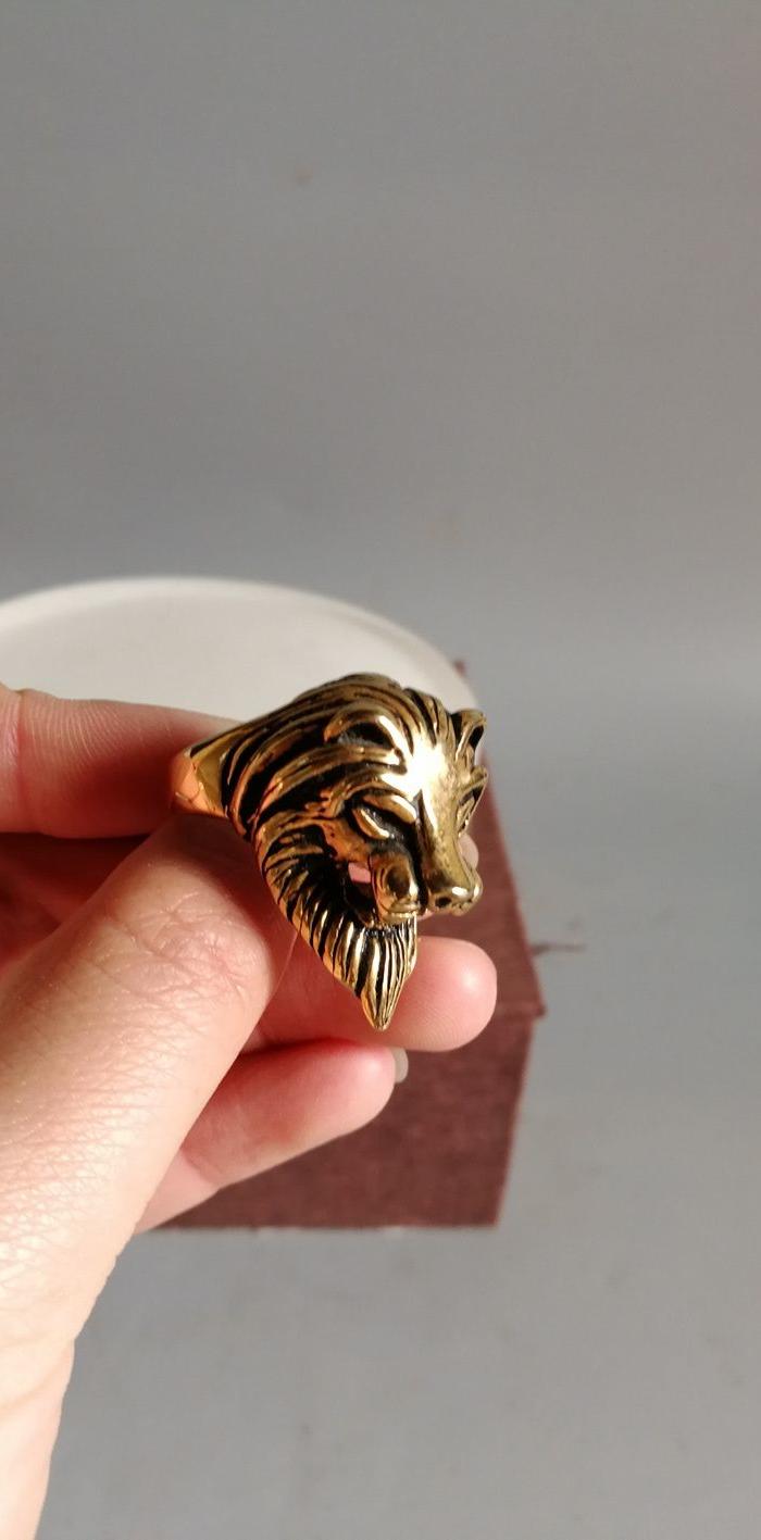 少见的精美狮头戒指