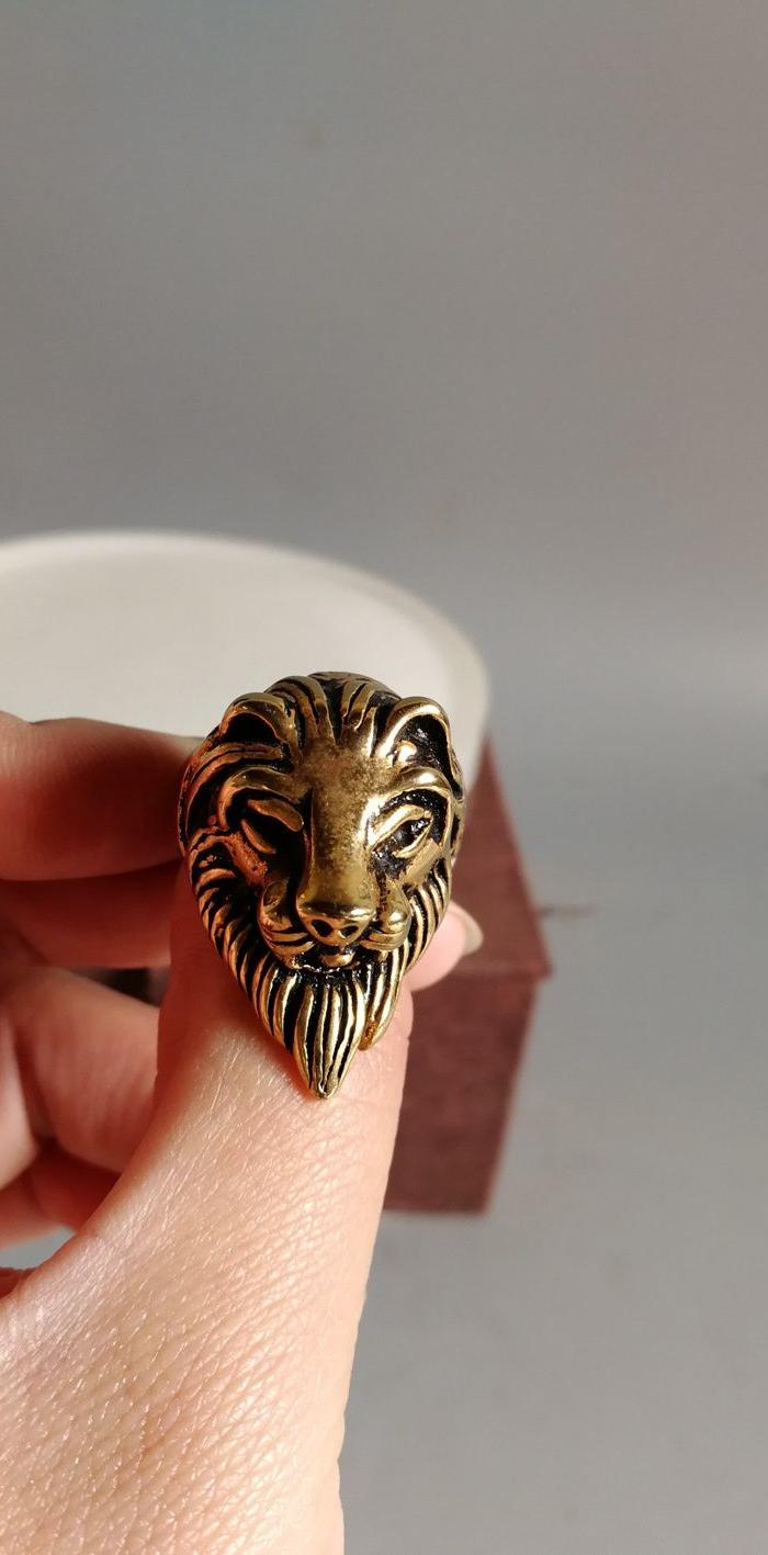 少见的精美狮头戒指