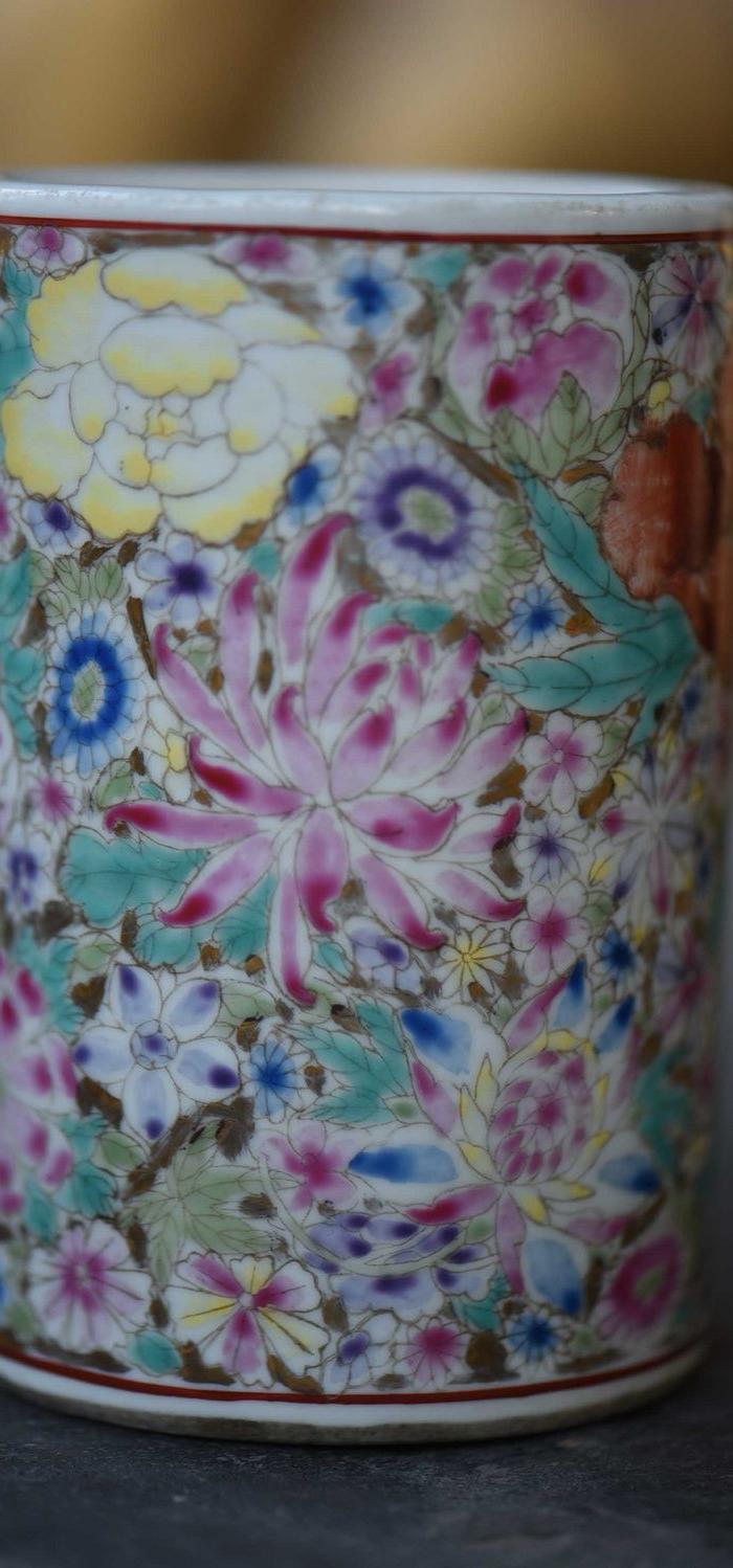 大清同治年制粉彩花卉满工笔筒