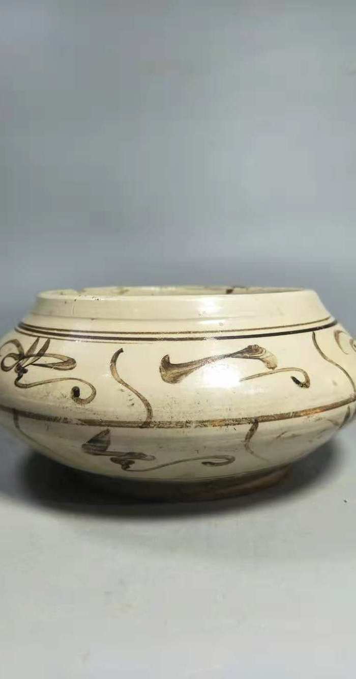 元代白底黑花笔洗