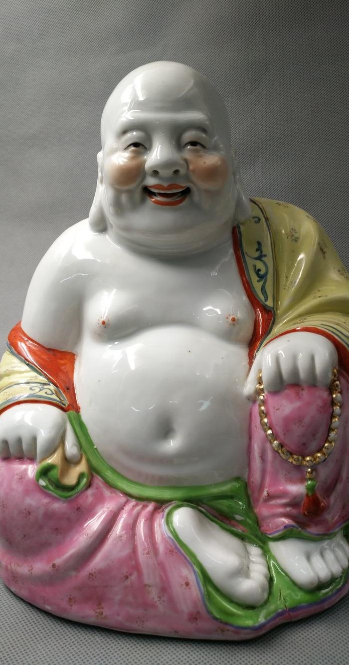 567时期粉彩弥勒佛瓷像.