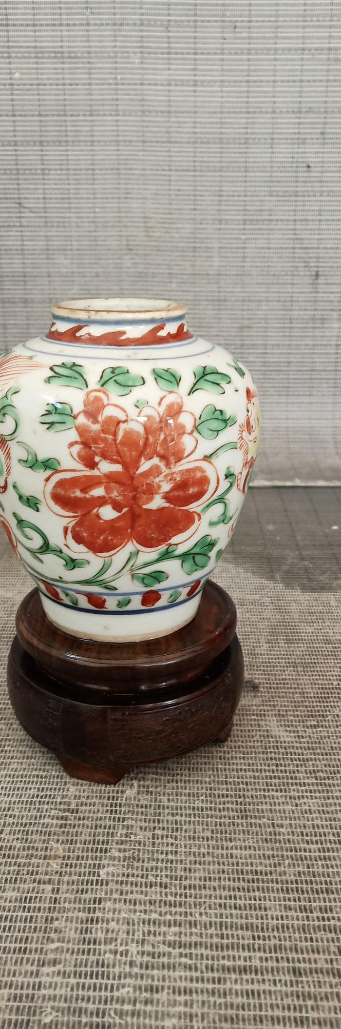 明代红绿彩双狮穿牡丹小罐