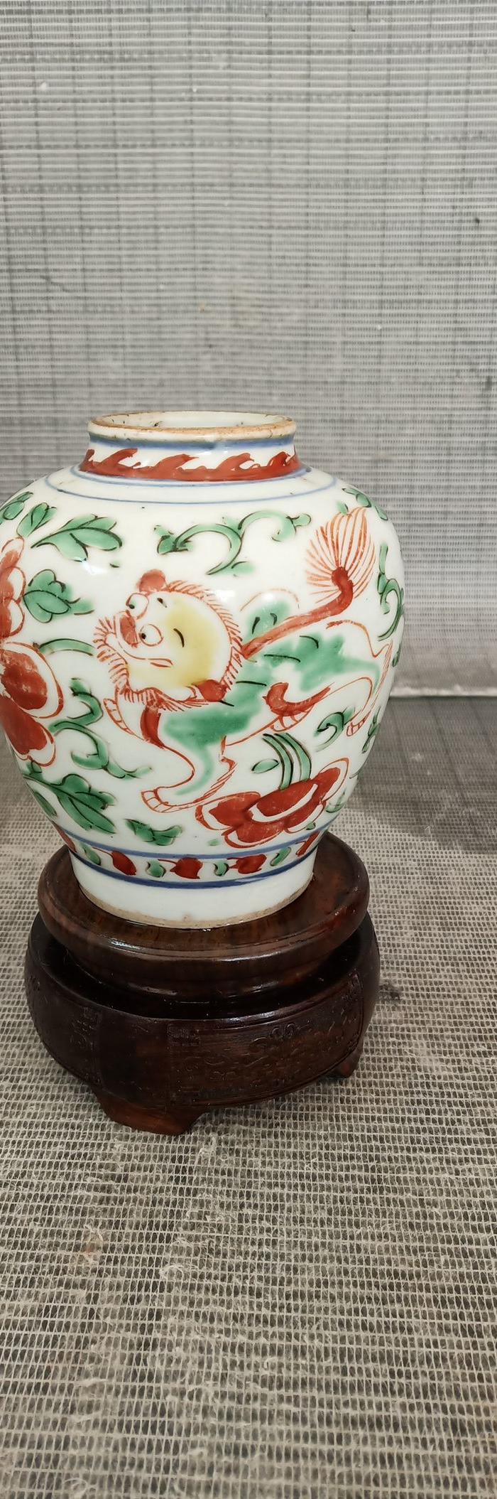 明代红绿彩双狮穿牡丹小罐