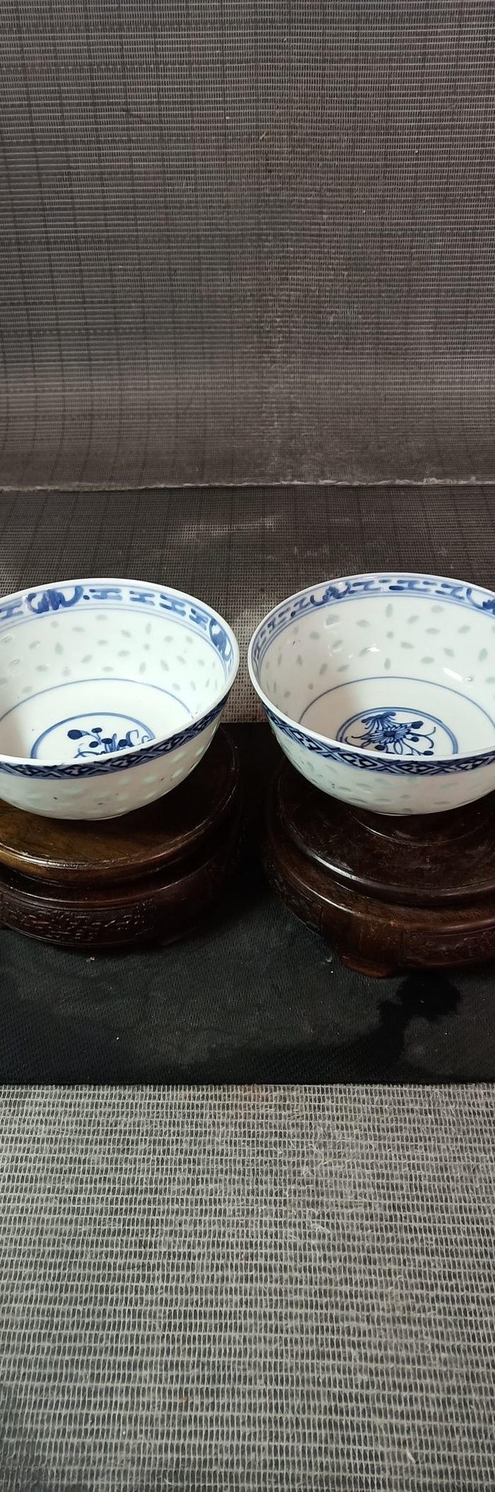 青花暗八仙玲珑瓷茶盅一对