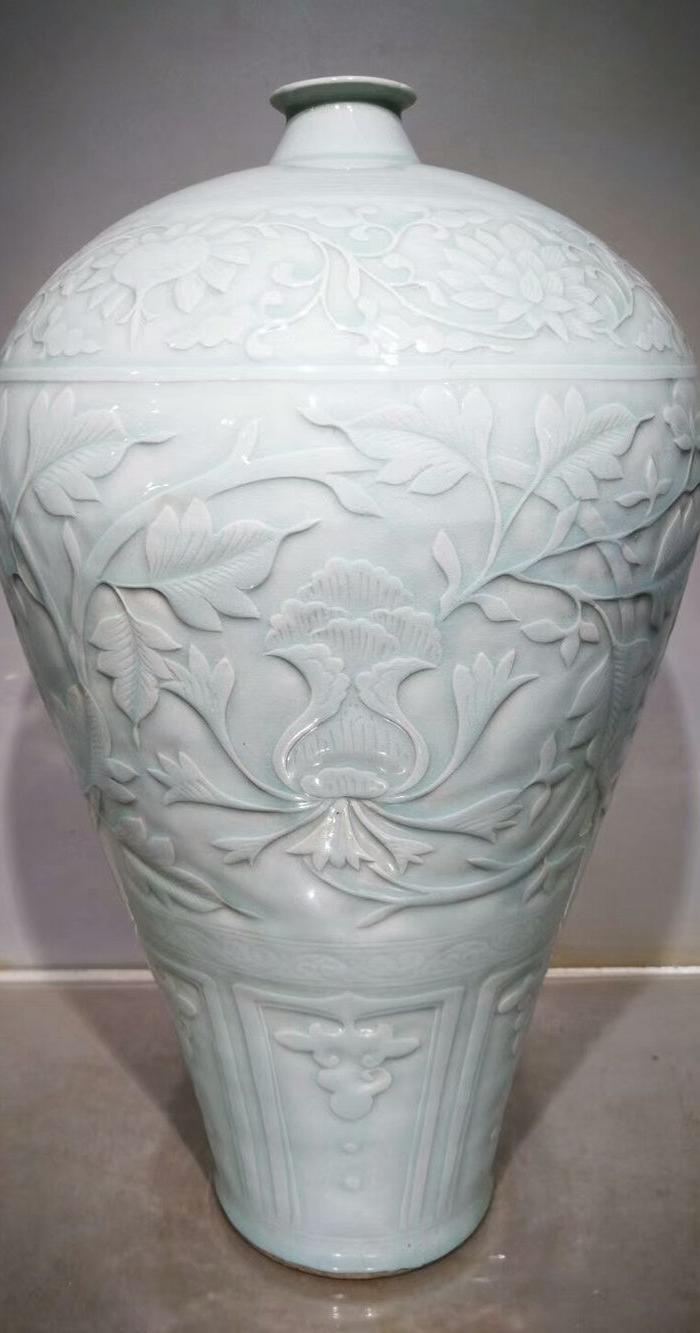 元 枢府釉牡丹纹梅瓶