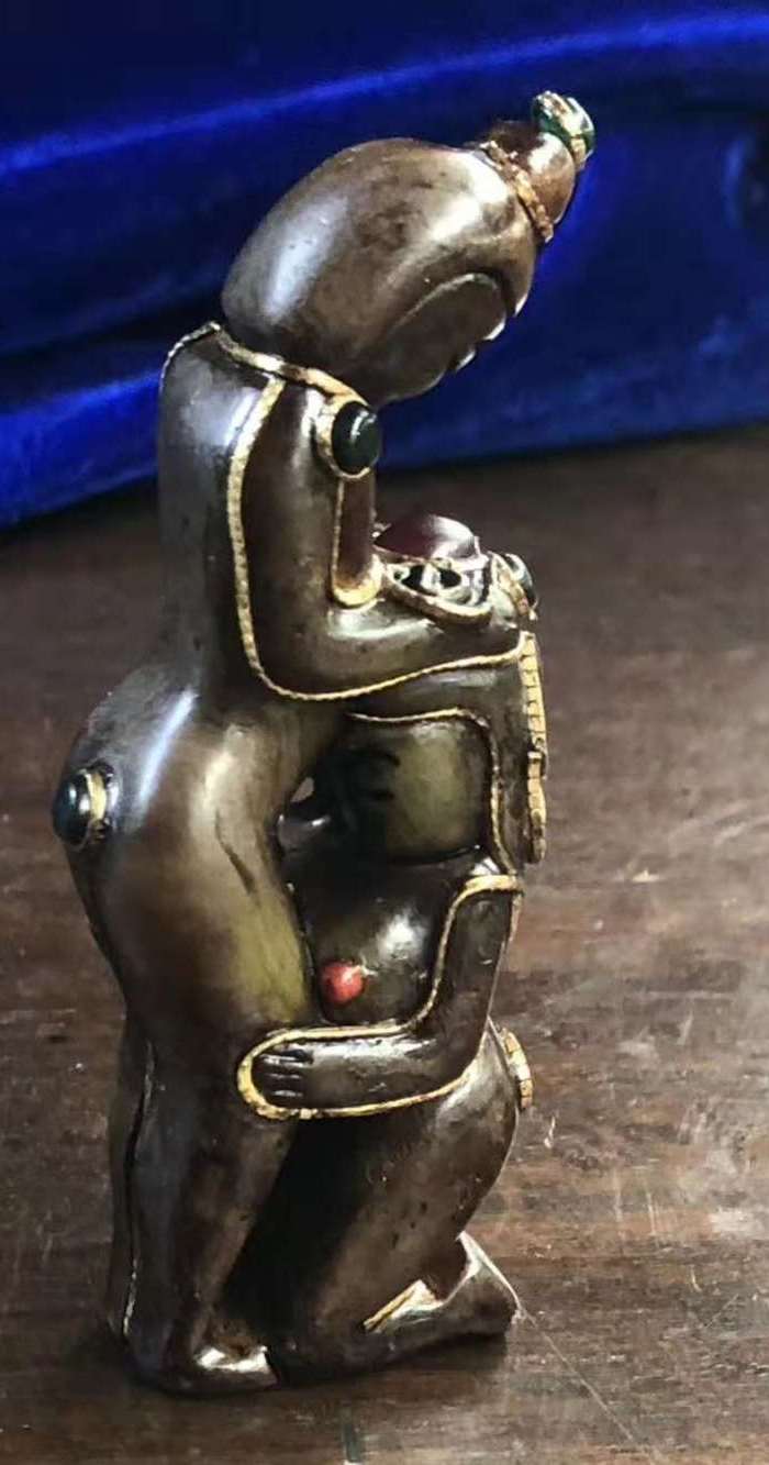 天然玛瑙纯手 工掐丝镶嵌宝石巨阳神