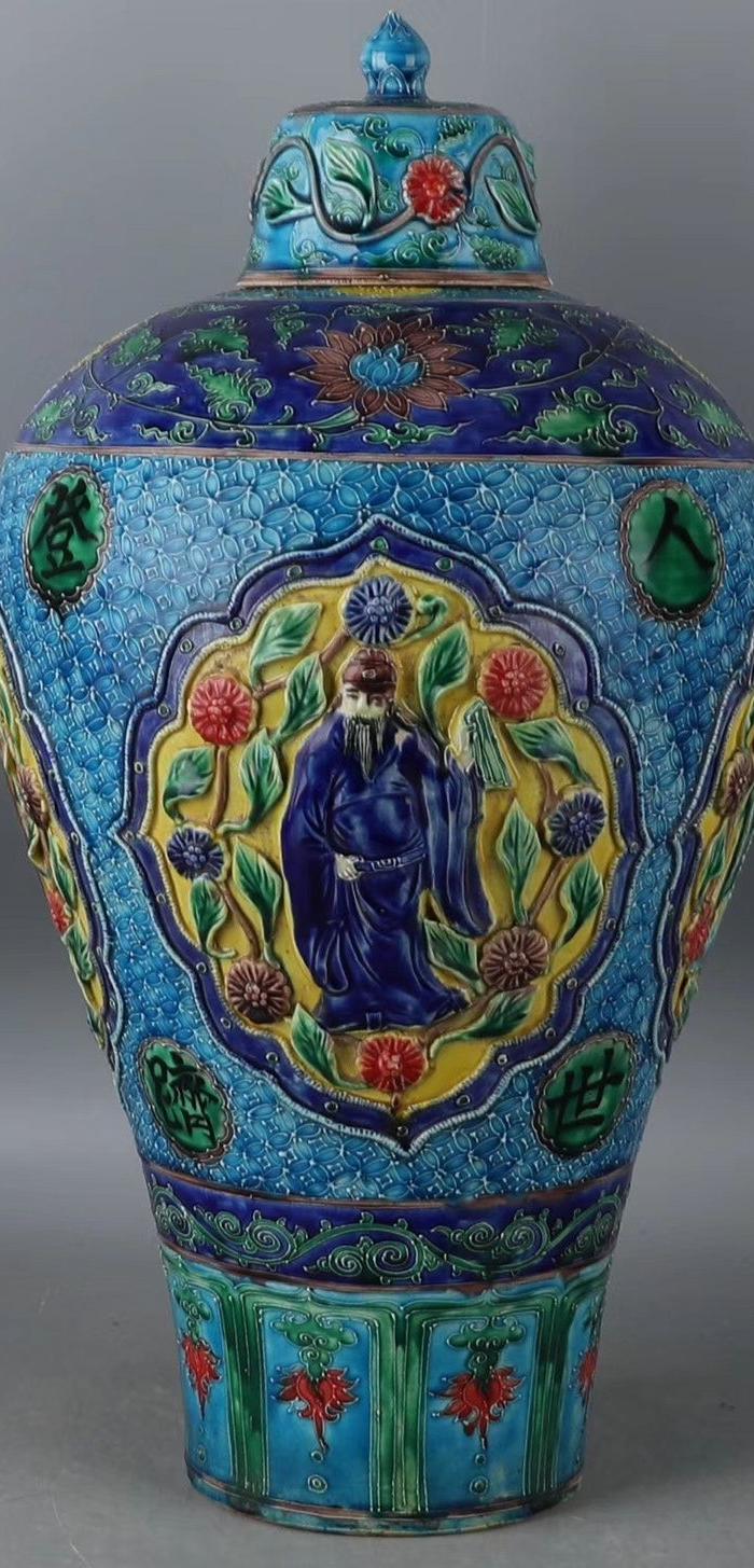 法华彩捏花人物梅瓶