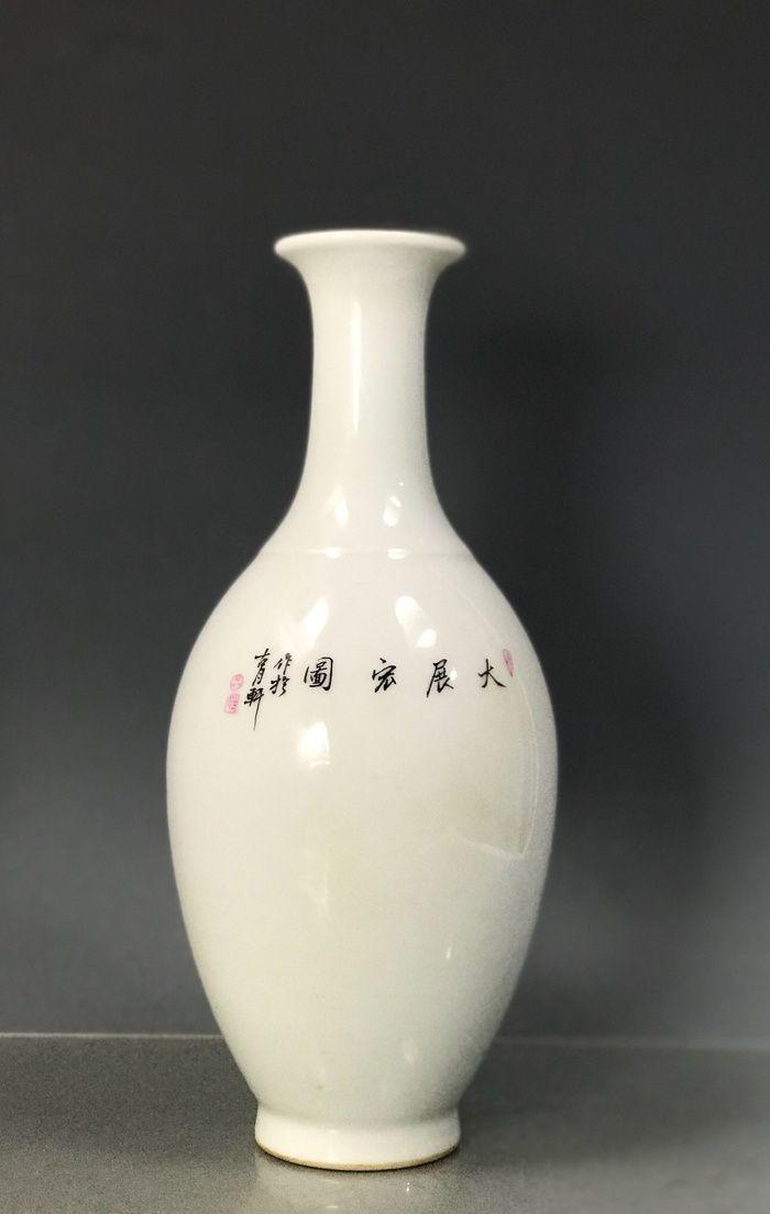 清雍正古月轩珐琅彩大鹏展翅橄榄瓶