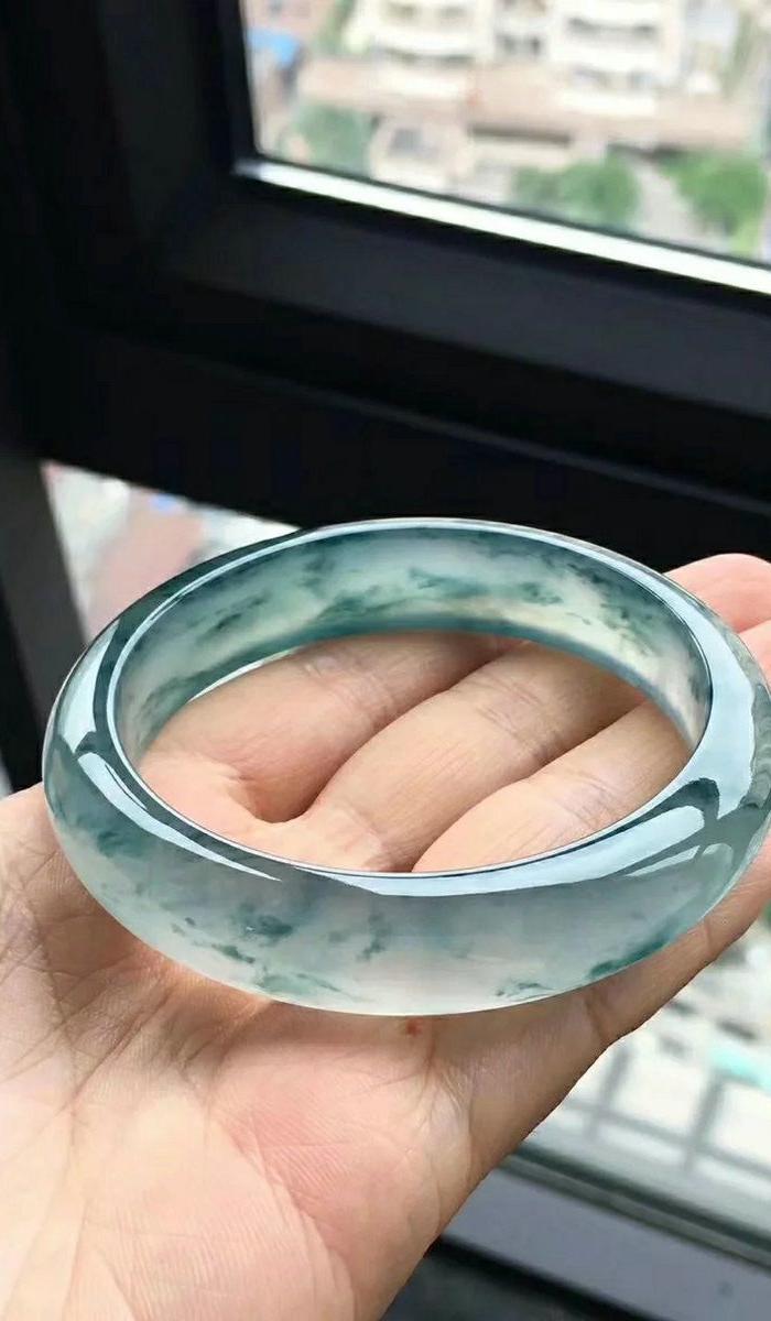 玻璃种飘花翡翠手镯59克56.6x13.5x8.7mm_地摊交易_华夏收藏网