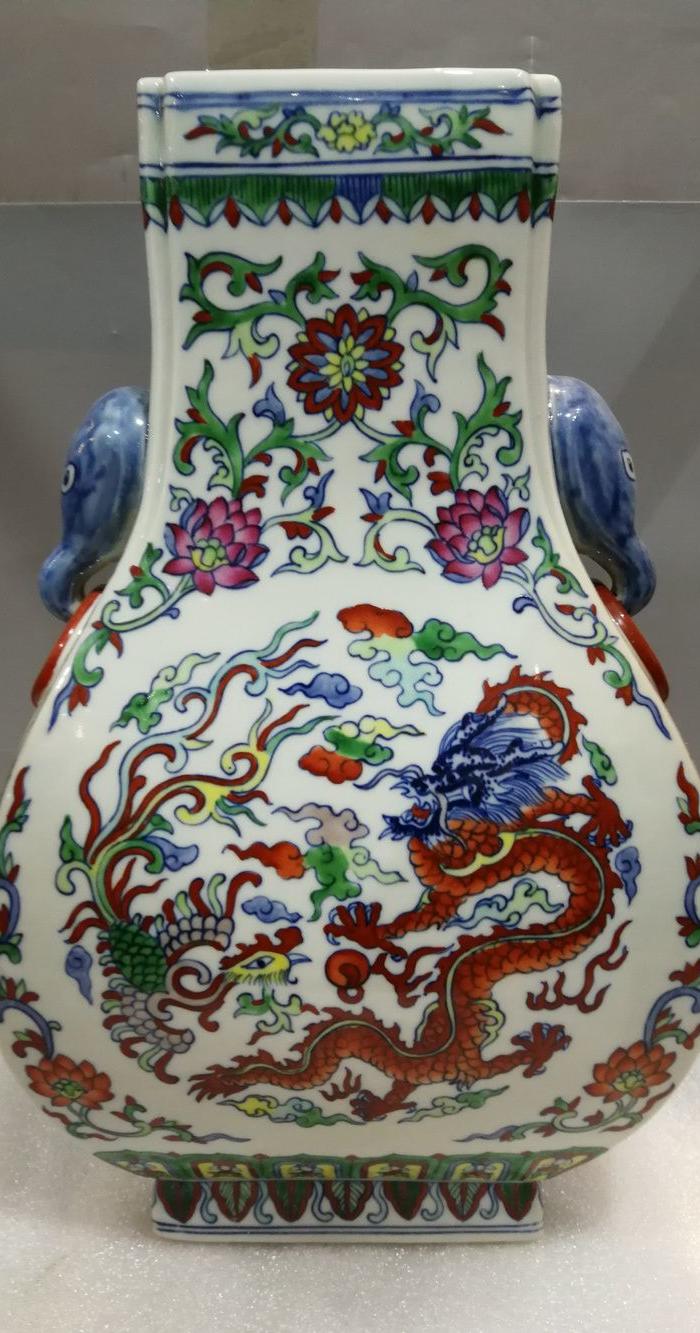 雍正斗彩龙凤纹双耳赏瓶