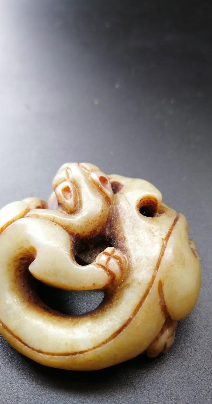 明代和田玉螭虎