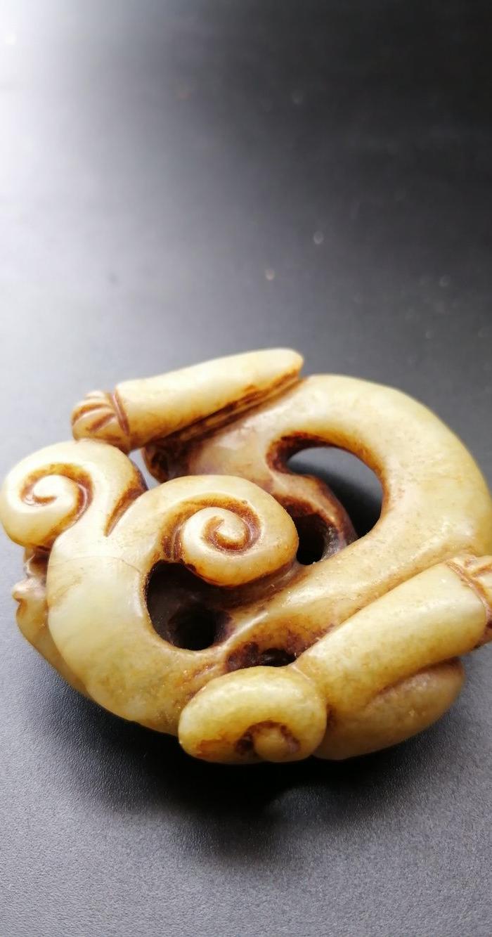 明代和田玉螭虎