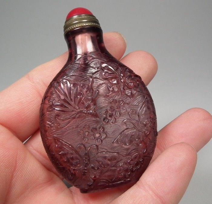 老淡紫色琉璃刻百花蝴蝶纹大鼻烟壶