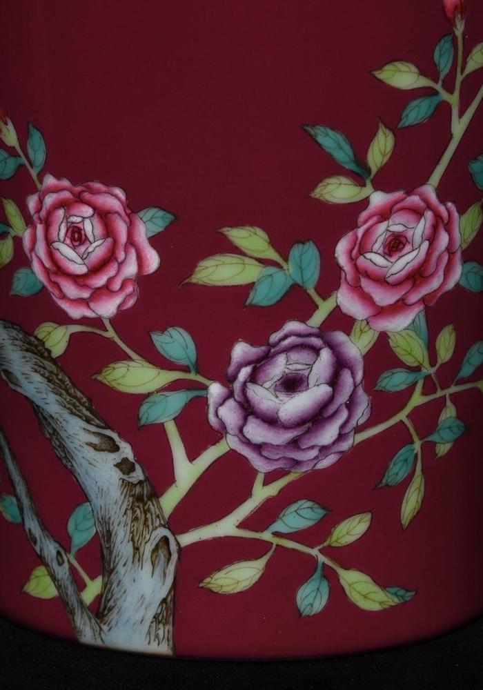 雍正胭脂红地喜上眉梢纹梅瓶,高25.5直径14.