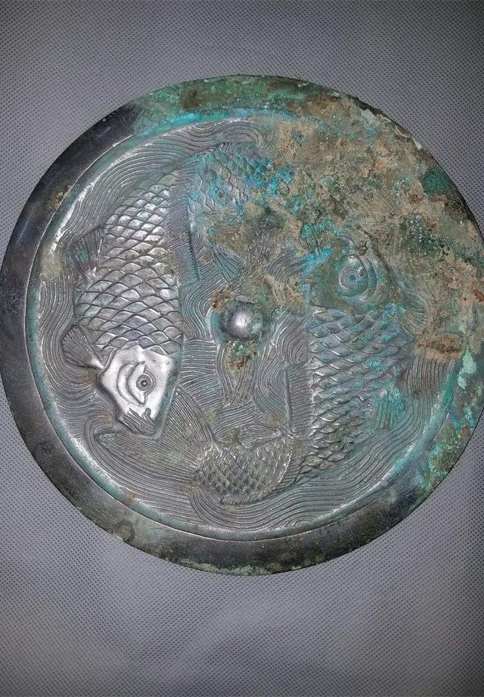 双鱼纹铜镜
