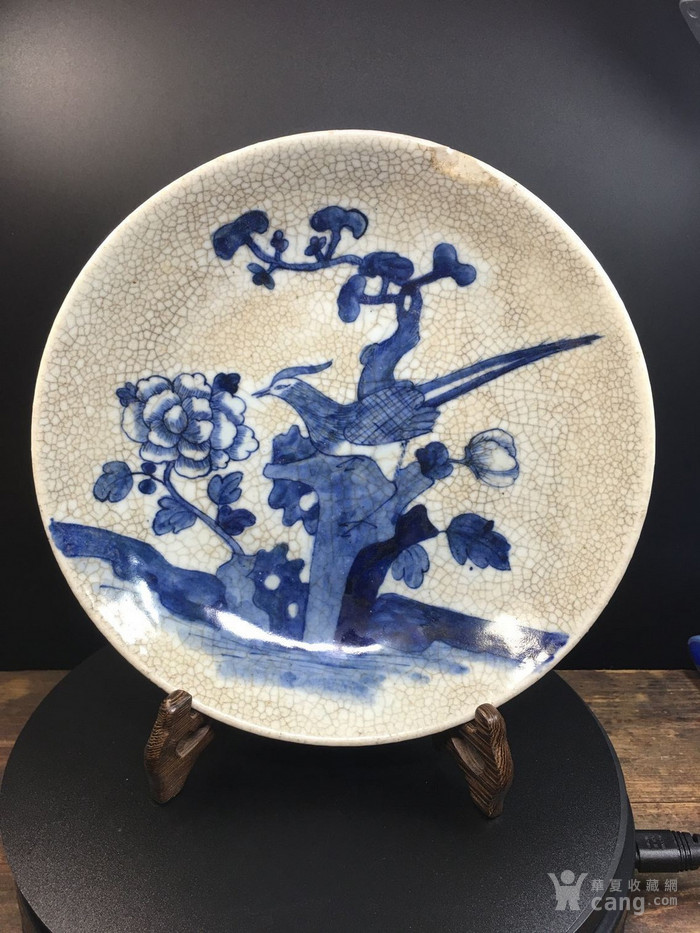 《清乾隆哥釉七星青花稚鸡牡丹大盘》