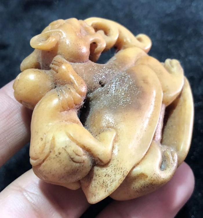 晚清 大毛骨 麒麟送子 挂件手工雕刻 工艺精美 南工