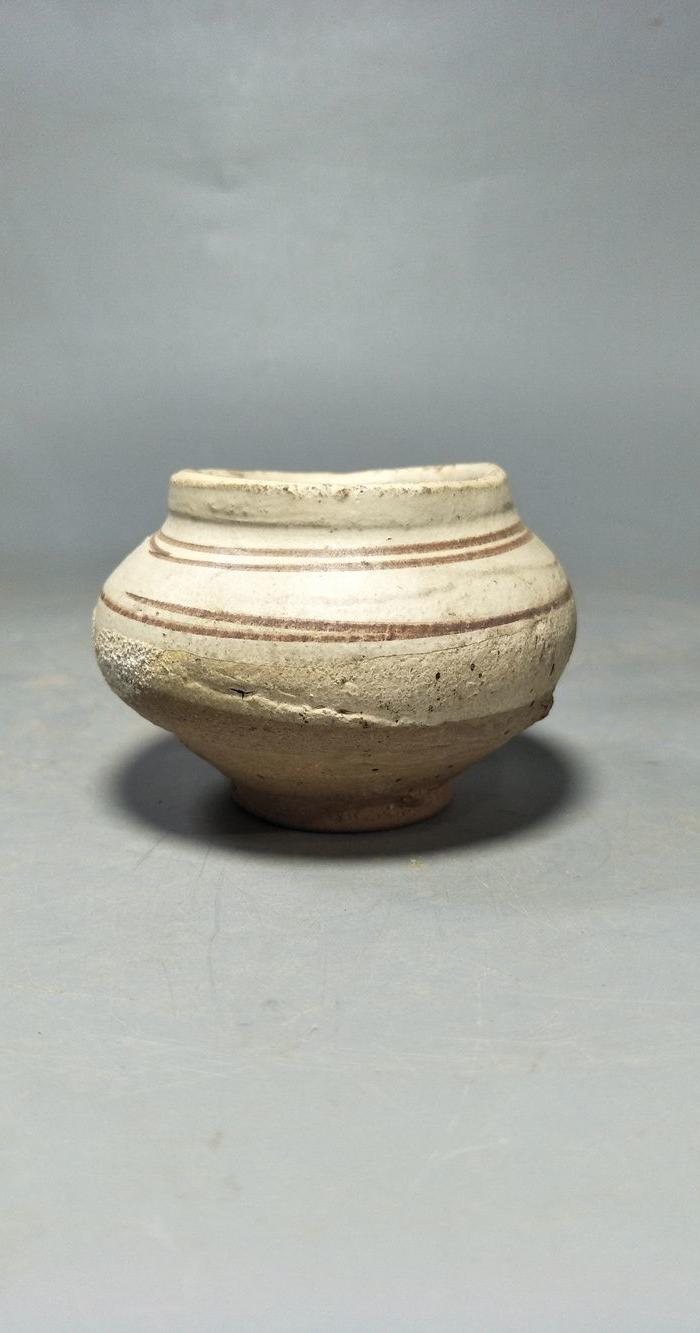 元代白釉炫纹鸡腿罐