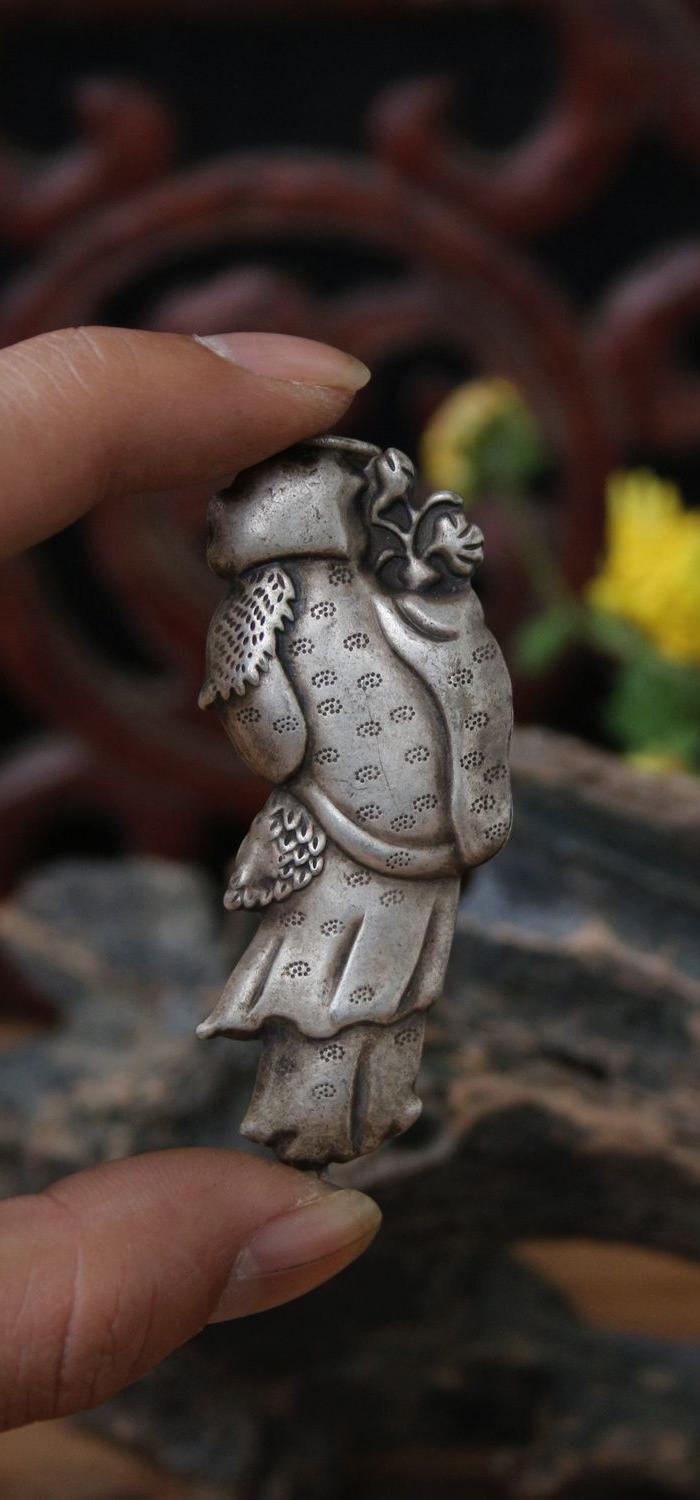 清代老银刻花人物型挂件