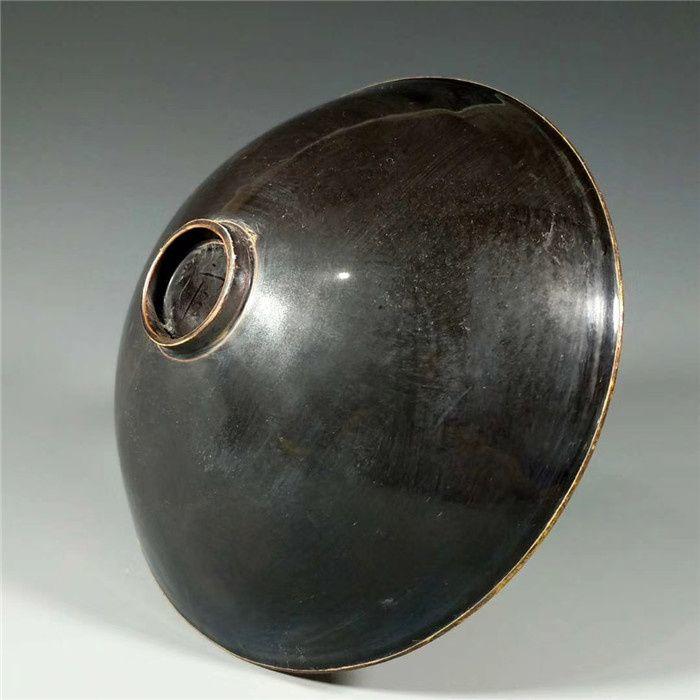 *定窑黑釉描金暗饰满工刻瓷花卉纹斗笠碗