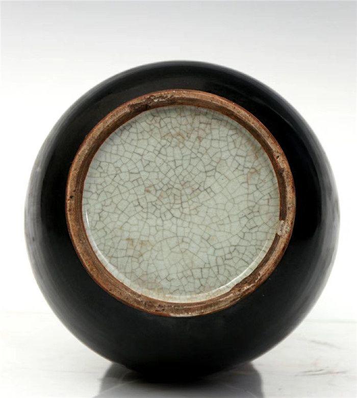 清代乌金釉素面四系贯耳赏瓶