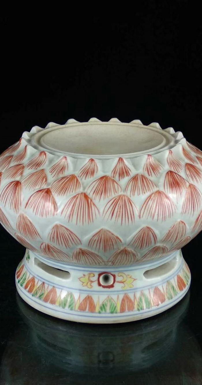 万历红绿彩莲花砚台