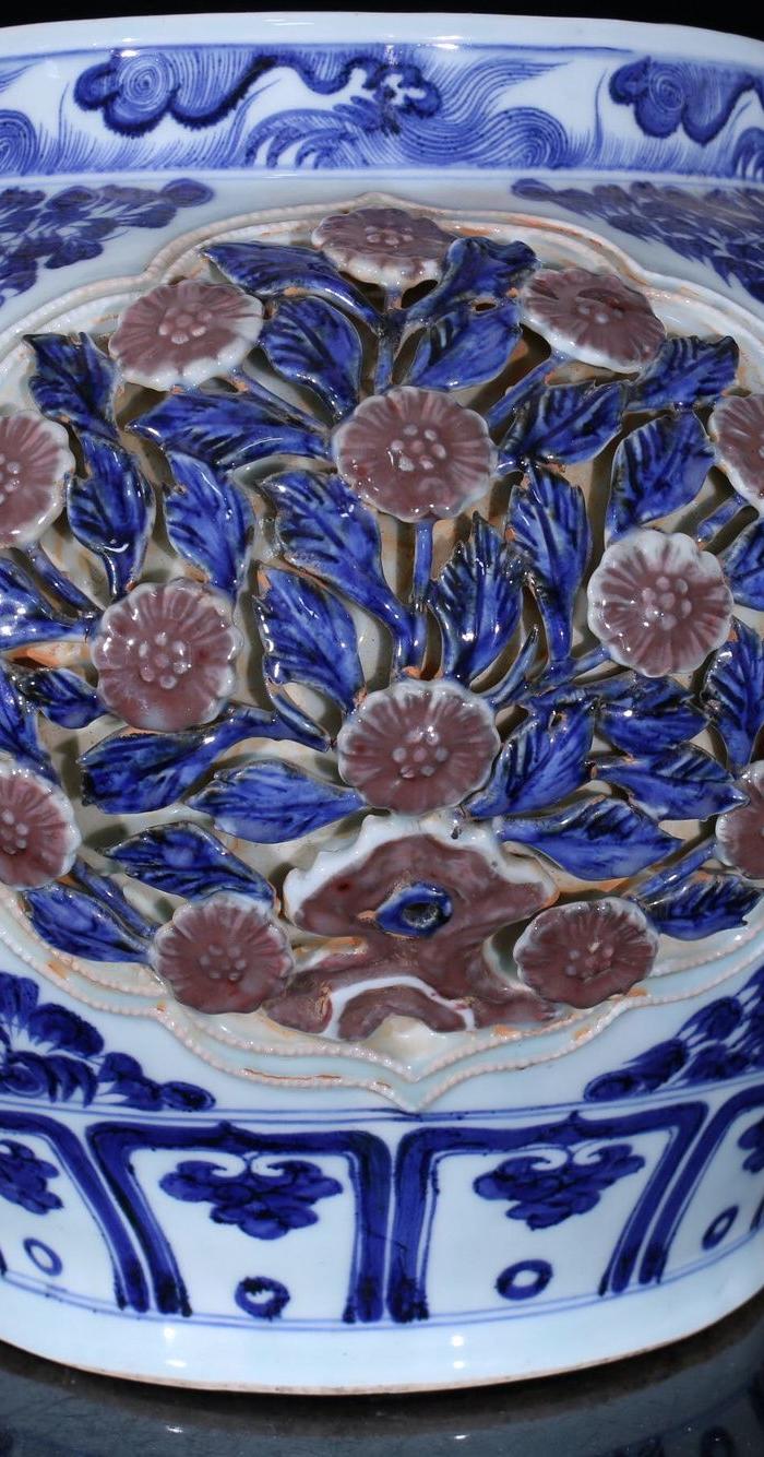 元青花釉里红捏花菊花纹罐