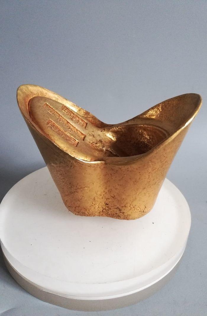 少见的鎏金金元宝五十两