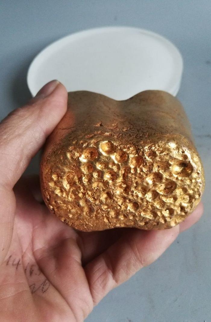 少见的鎏金金元宝五十两