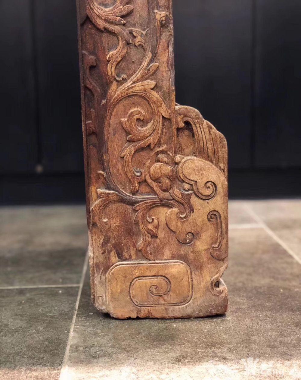 清中期:楠木草龙纹案 长213 宽53 高119