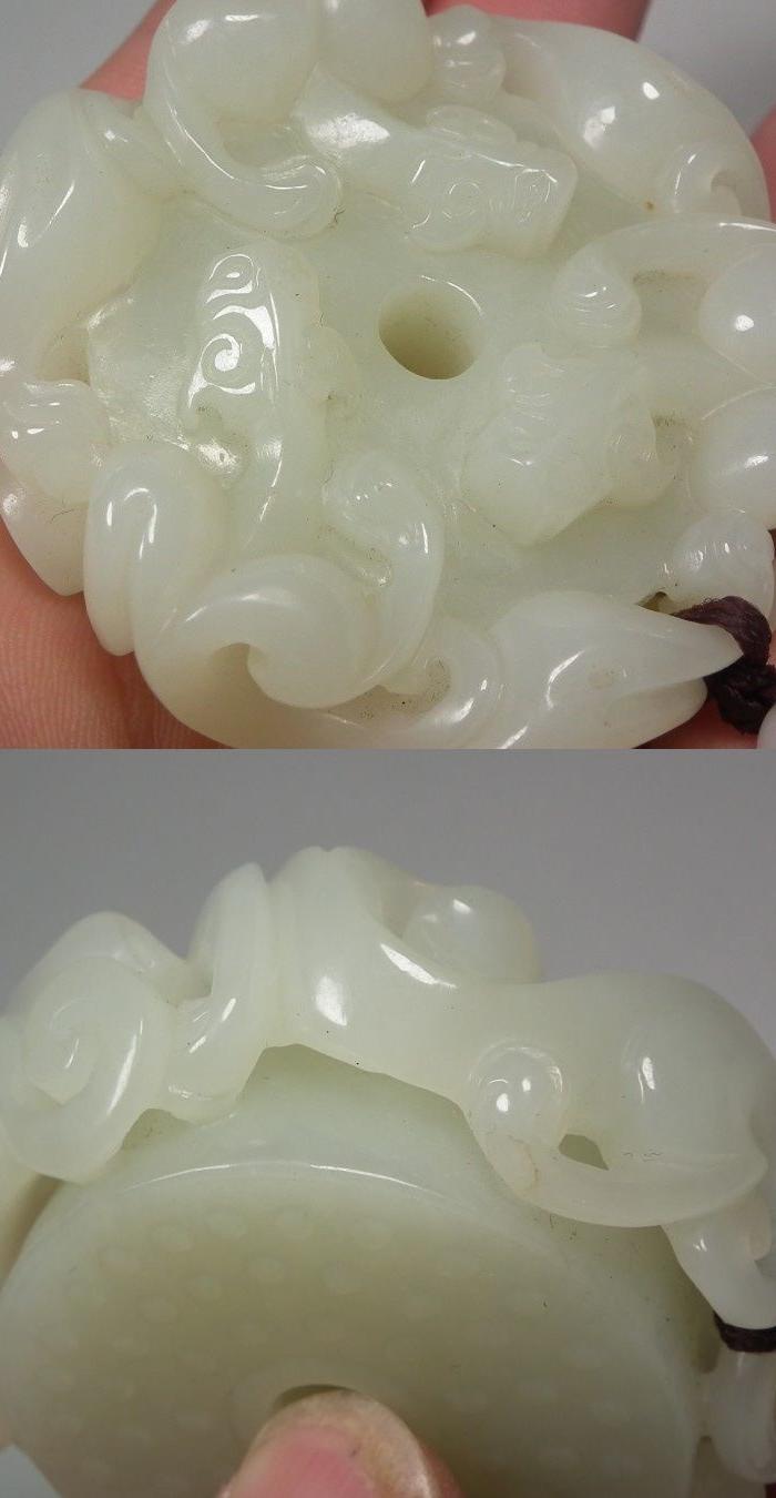 老和田青白玉高浮雕三螭龙乳钉纹大玉璧把件