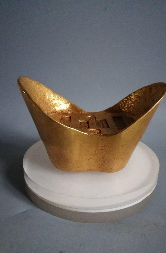 少见的鎏金金元宝五十两