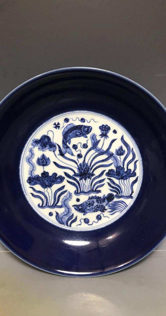 明永乐祭蓝釉开窗青花鱼藻纹郑和赏赐盘.