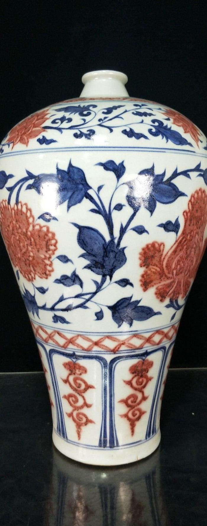 元青花釉里红缠枝花卉梅瓶