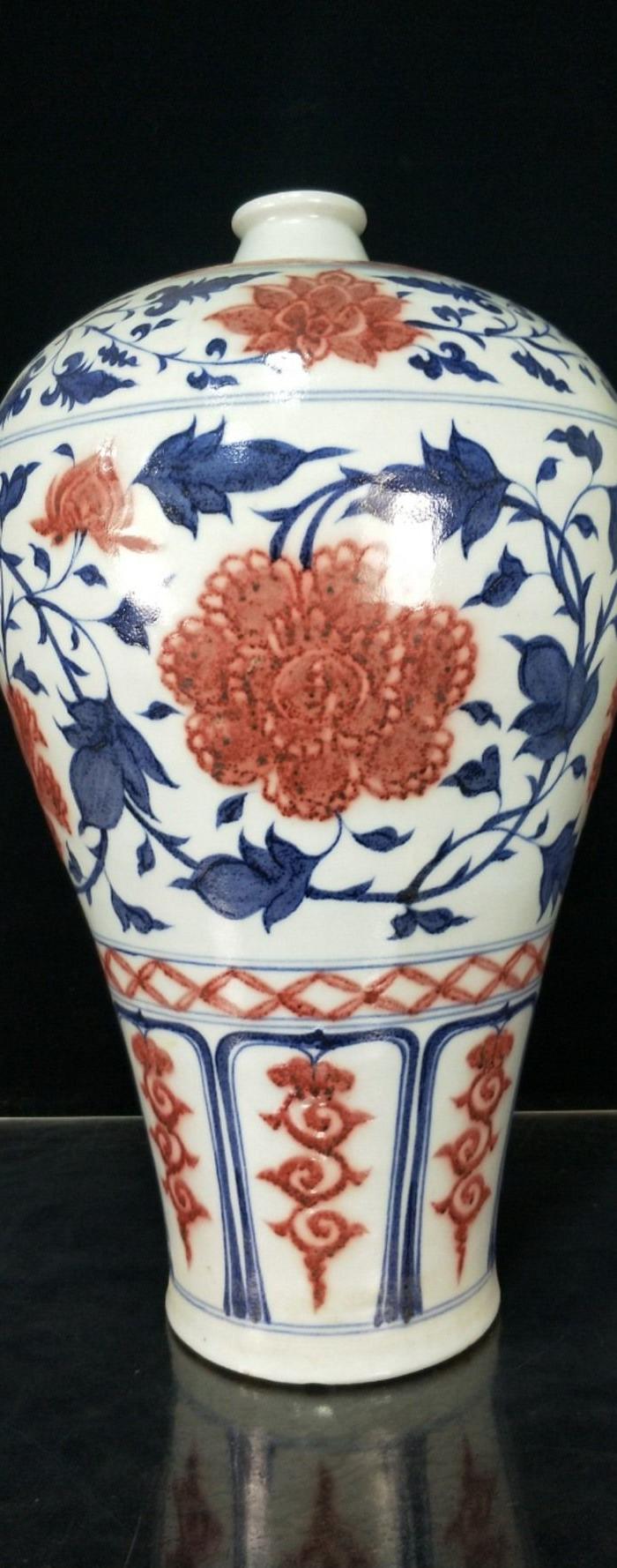 元青花釉里红缠枝花卉梅瓶