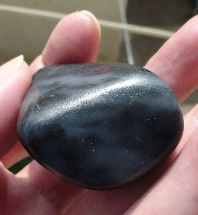 和田墨玉青花籽料原石65克!