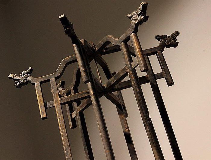 楠木 清早期 雕龙头灯笼架