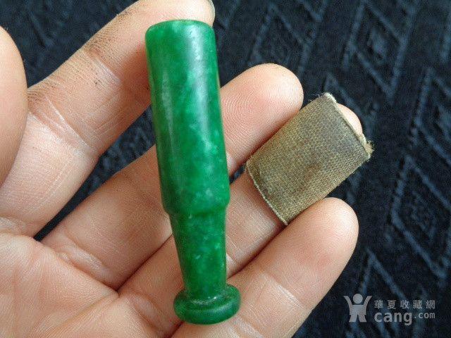 清代糯地翡翠烟嘴一个