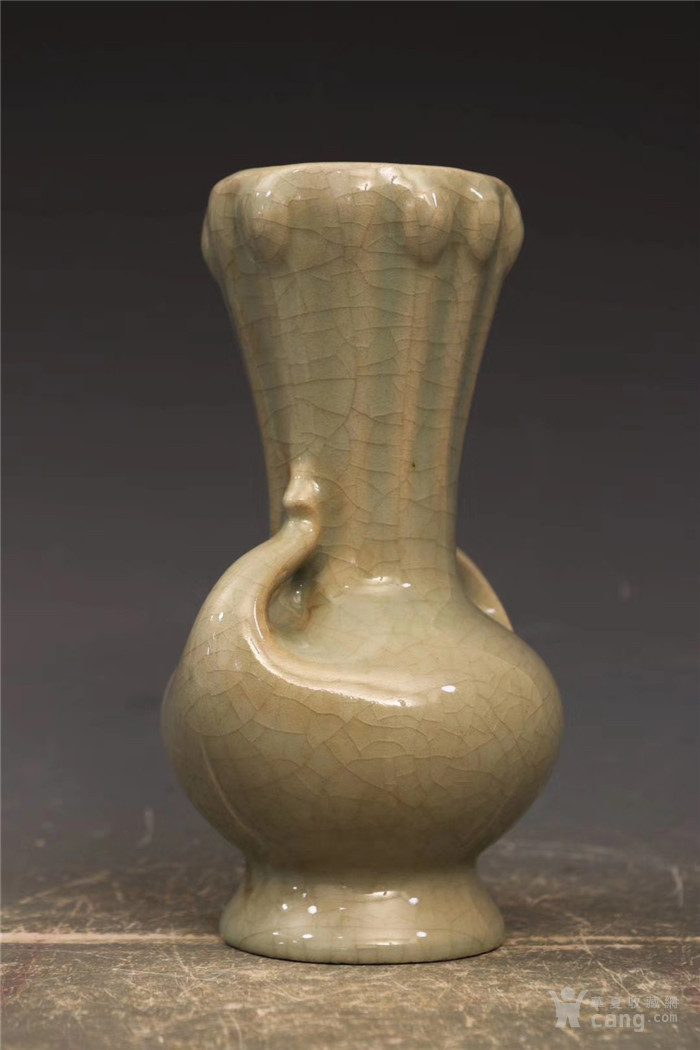 宋官窑 崇宁元年,清凉寺御制 款天青釉冰片孔雀尊